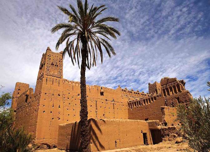 Typische Kasbah-Festung im Landesinneren Marokkos