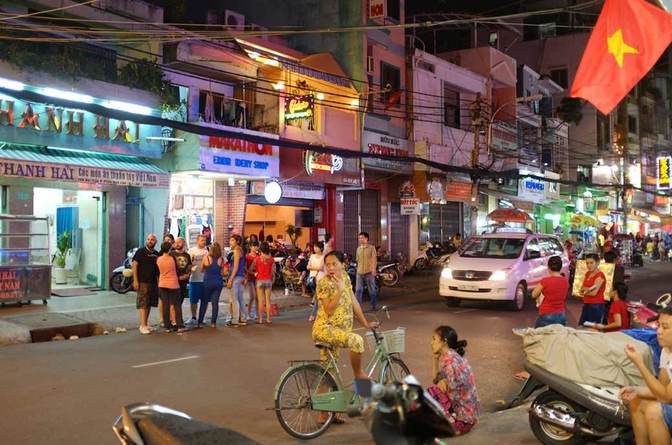 Auf den Straßen von Ho Chi Minh-Stadt pulsiert das Leben das ganze Jahr über (Vietnam im September)